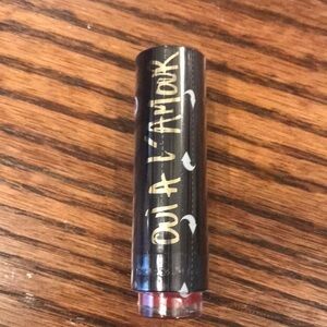 Yves Rocher Oui A L’Amour Lipstick in Rouge Vertige 56 Satin Color